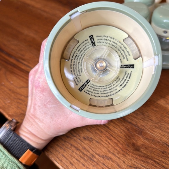 Baby Bullet. GUC. Missing 3 small food storage containers. - Picture 3 of 6